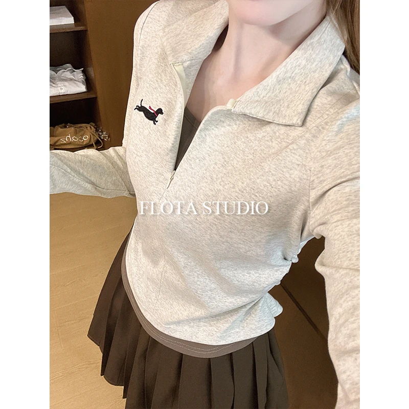 【flota】韩系收腰撞色polo领假两件隐藏半拉链腊肠狗刺绣上衣2609