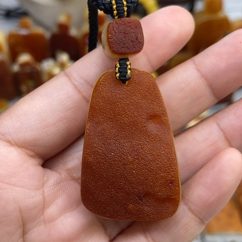 【闪购商品】琥珀颈饰未镶嵌