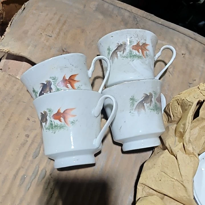 摆件盘子碗茶壶啥都有