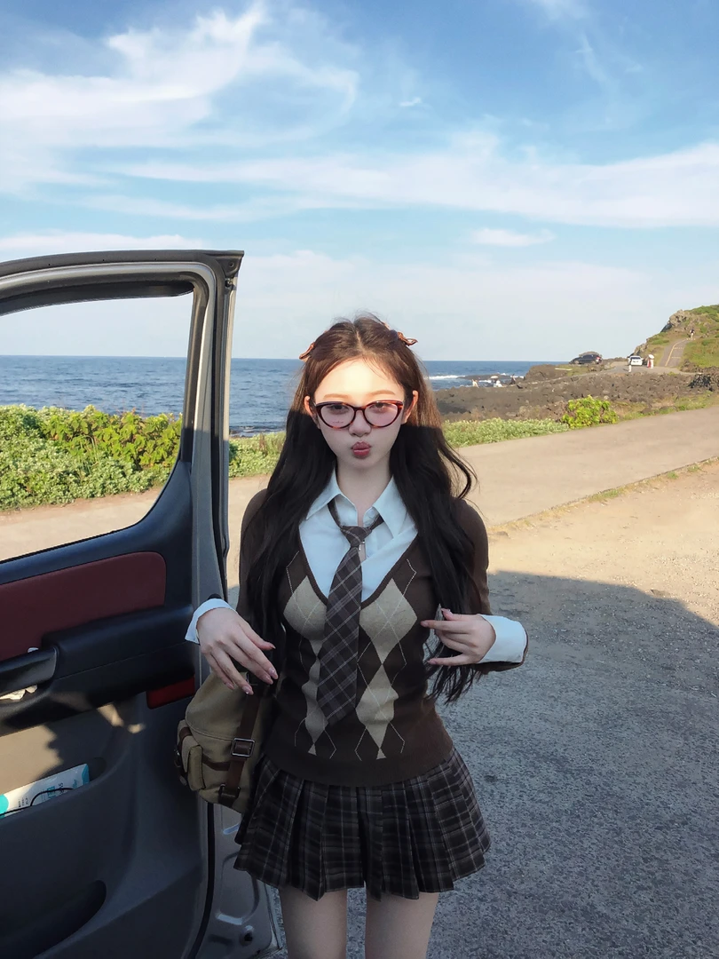 【南韩艺高】美拉德学院风假两件菱格毛衫上衣早秋新款显瘦百褶短裙