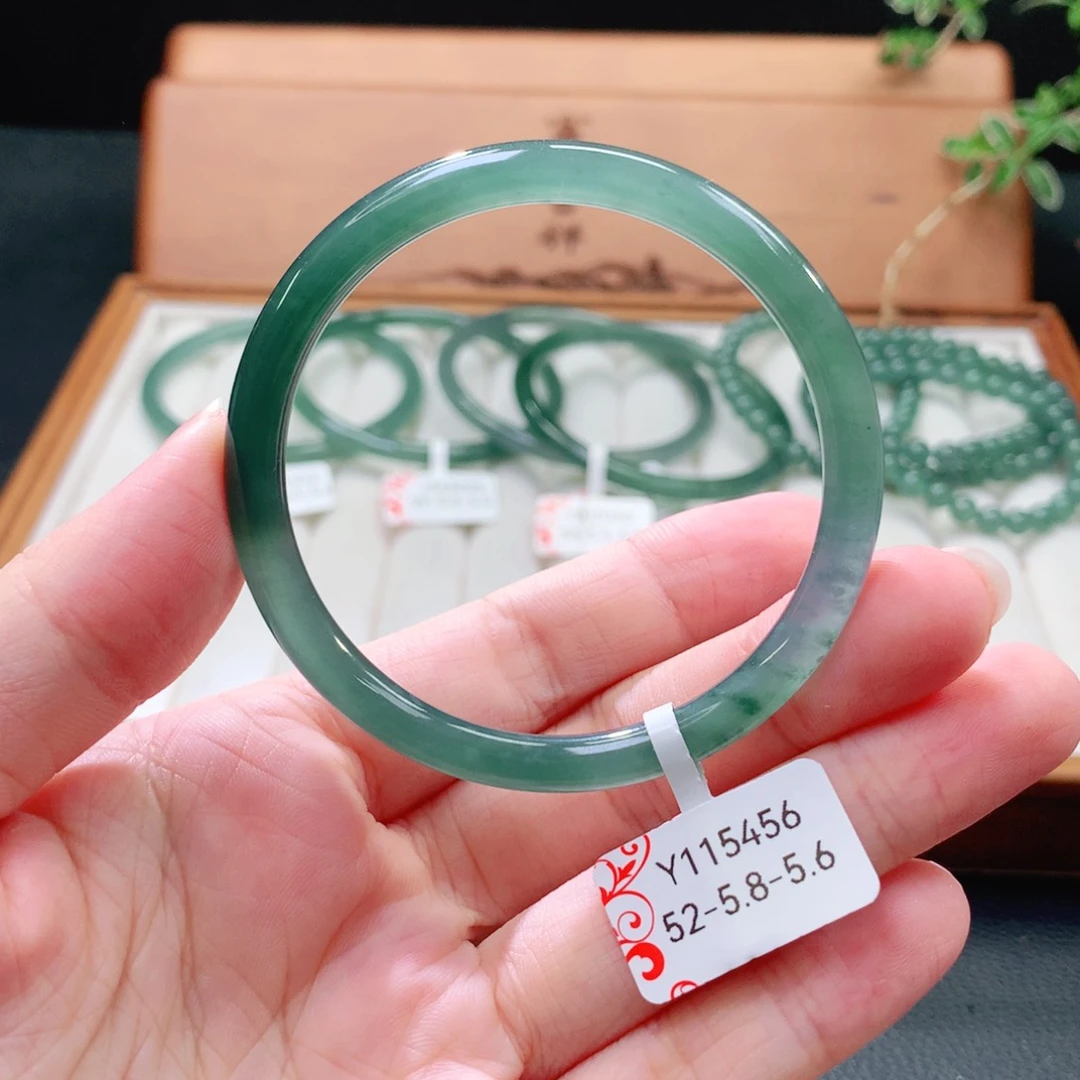 翡翠手镯（圆镯）未镶嵌