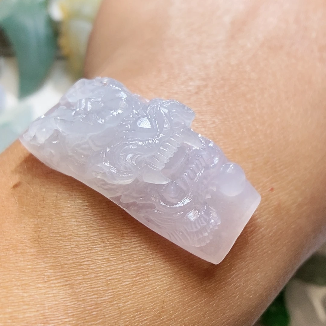 定制翡翠未镶嵌龙头手牌