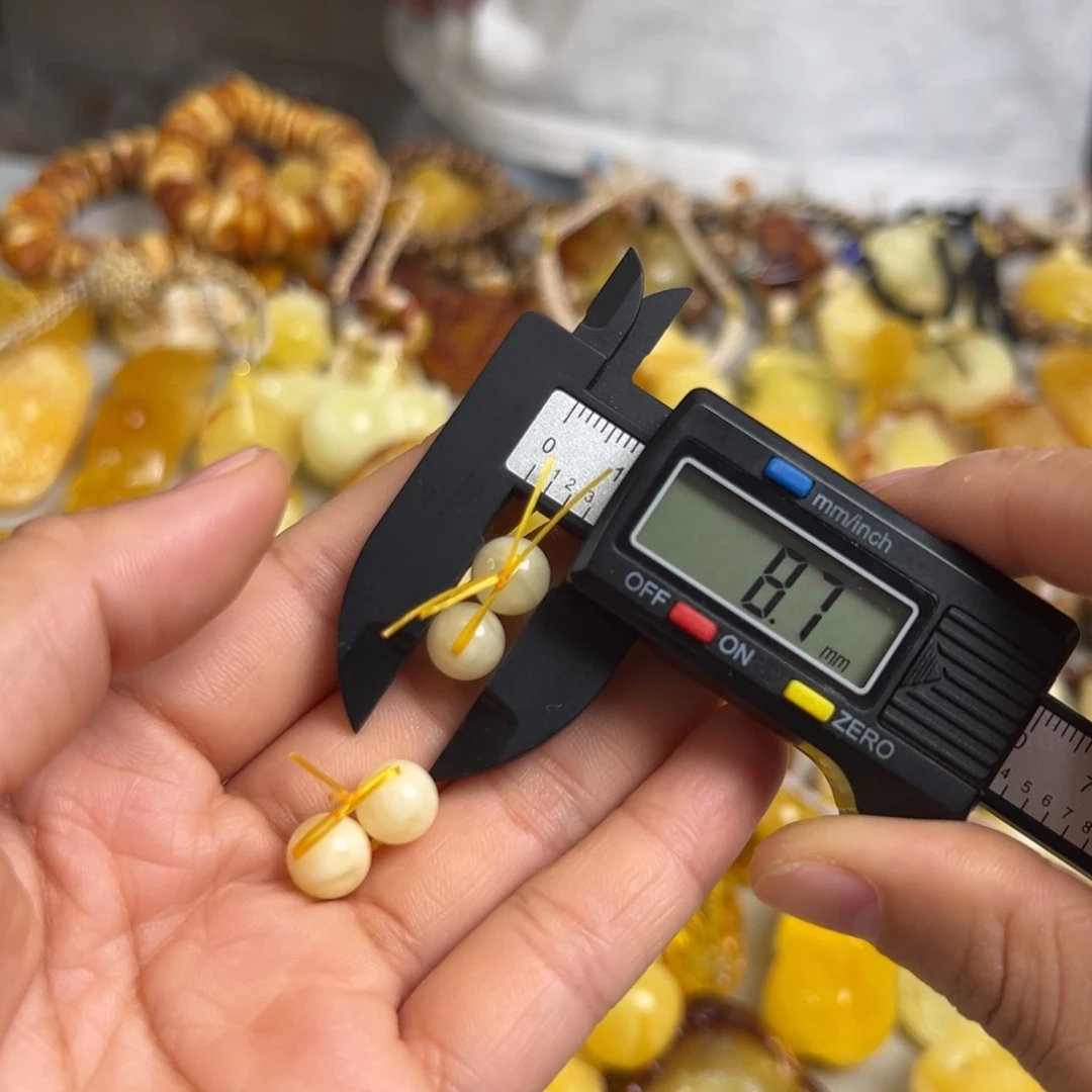 蜜蜡未镶嵌裸石多样性发一个，微瑕