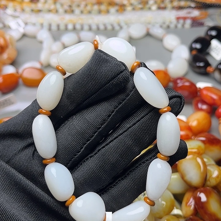 用***1和田玉未镶嵌手链