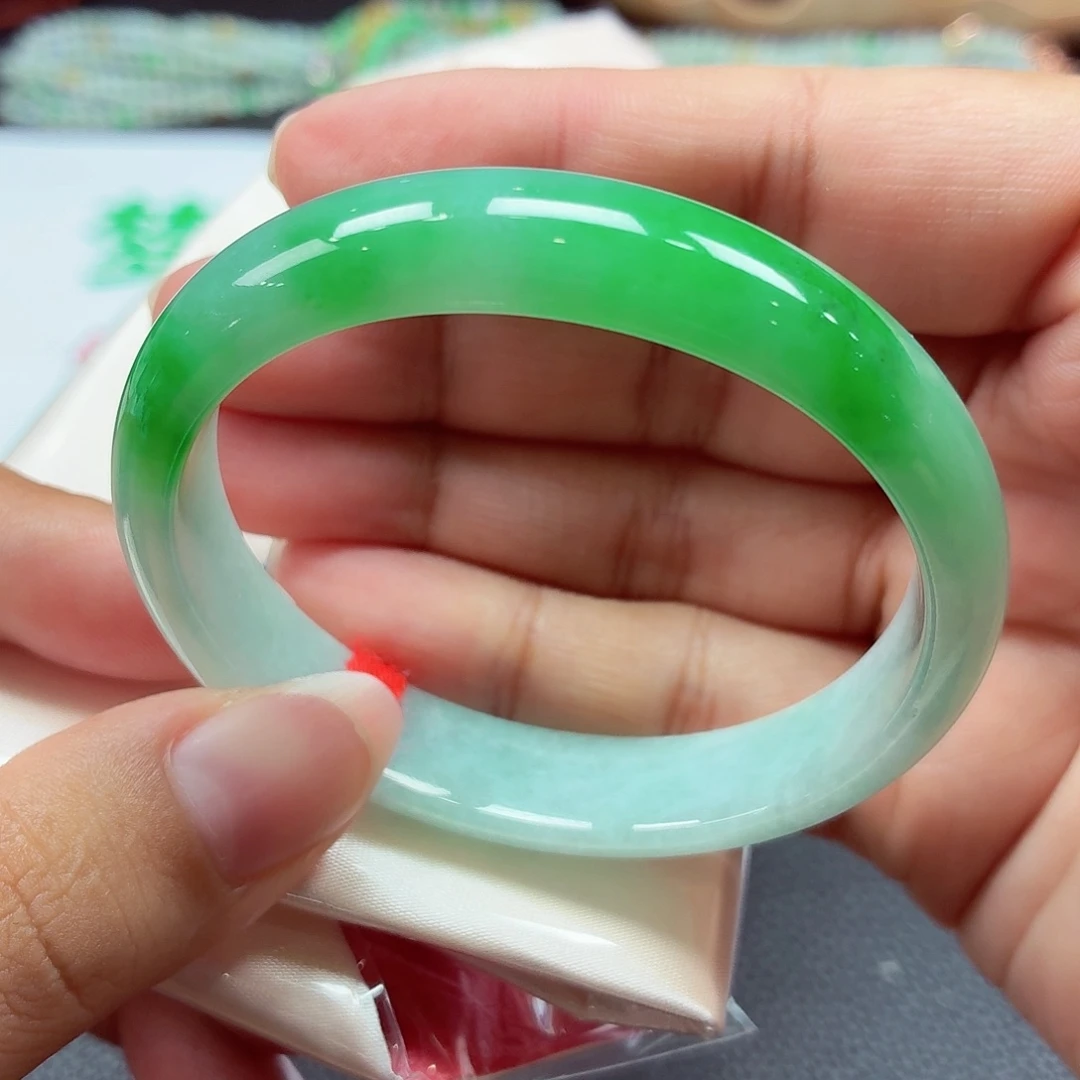 翡翠未镶嵌手镯（贵妃镯）天然缅甸A货翡翠