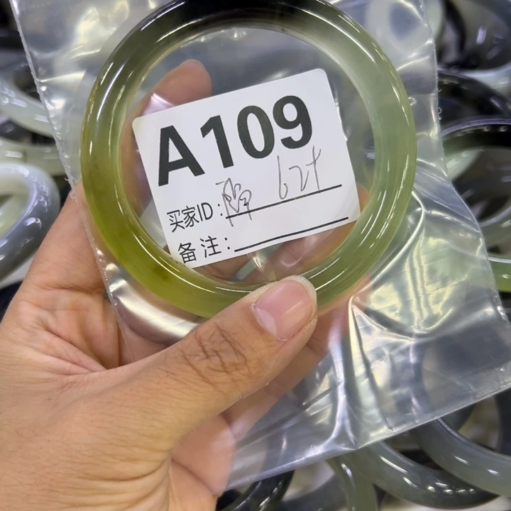 隔***猹蛇纹石玉未镶嵌手镯