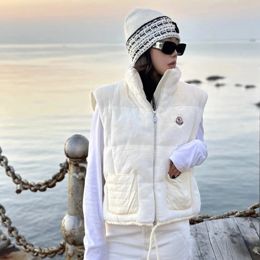 未使用 MONCLER 羽绒马甲/尺码2/E0362