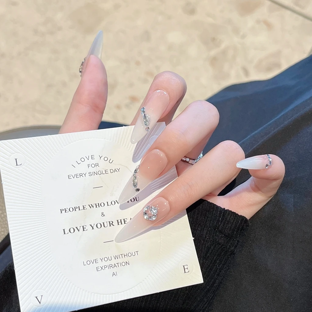 2025夏季新款长款尖头裸色渐变美甲高级感温柔可拆卸半手工穿戴甲