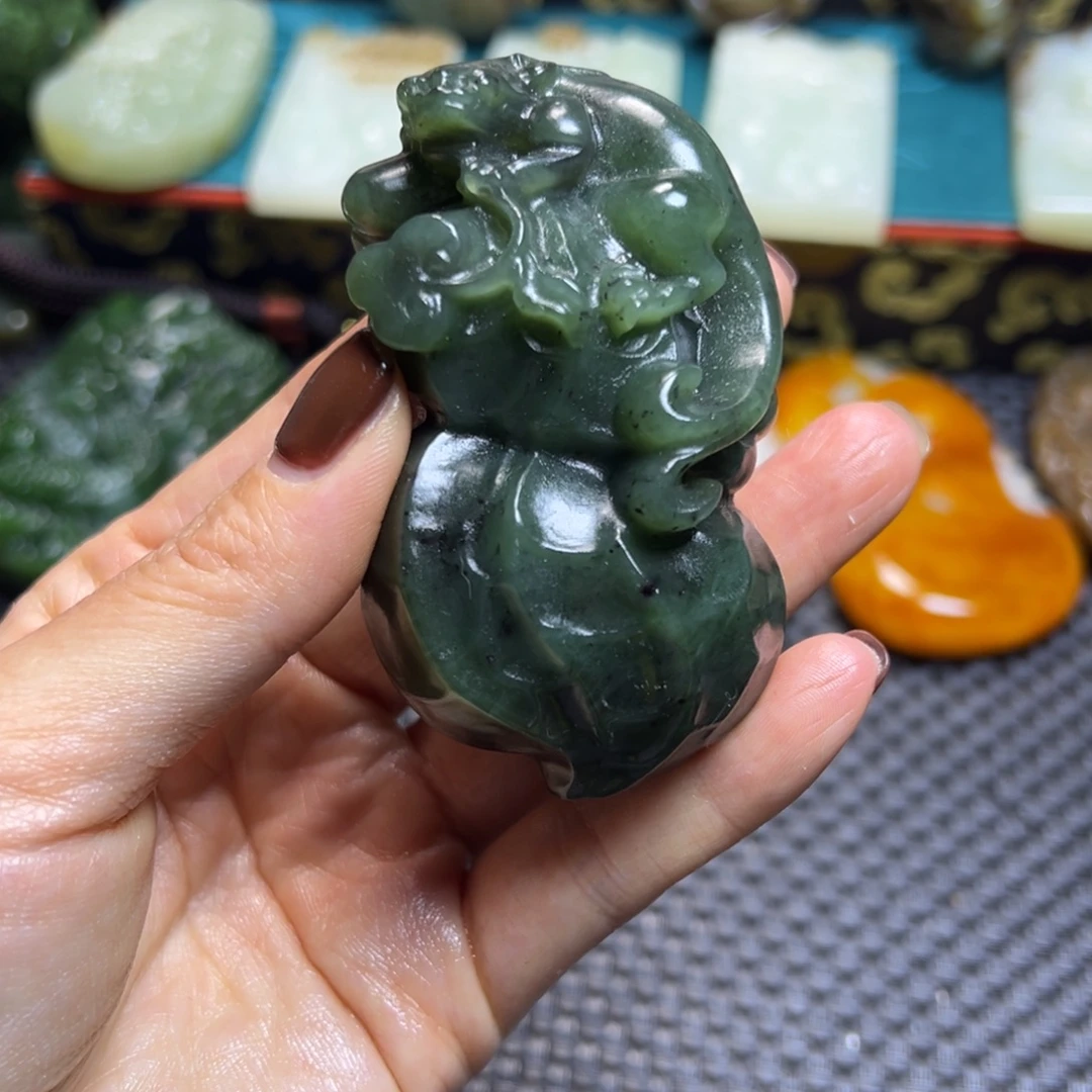 和田玉未镶嵌把件