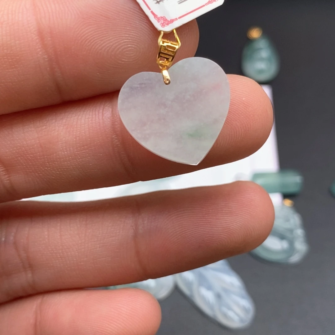 颈饰18K金镶嵌翡翠