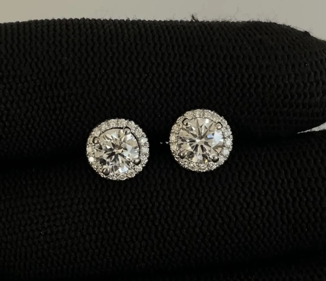 18K金钻石耳钉60分轻奢百搭镶嵌气质