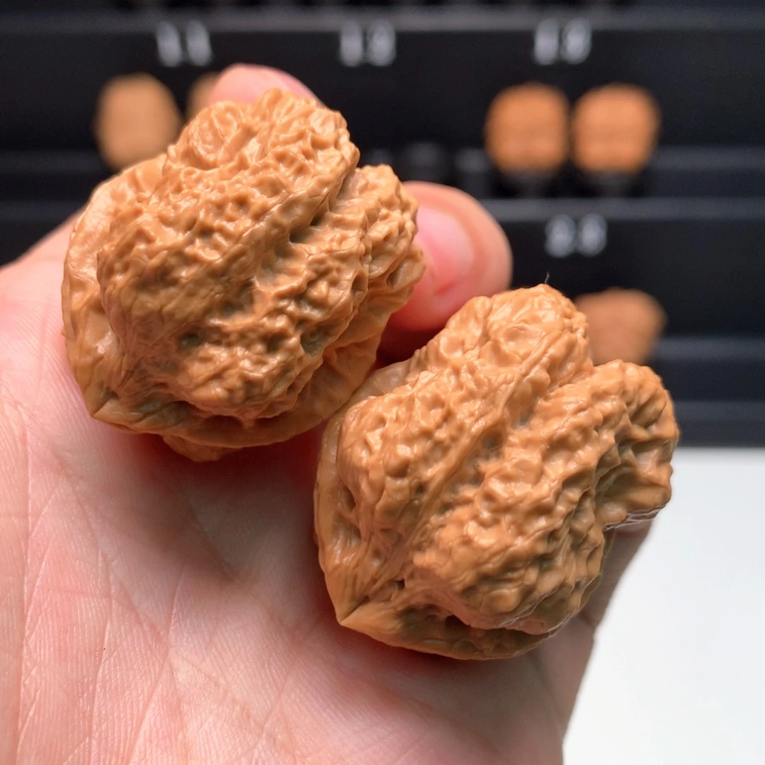 把件文玩核桃黄*鸿金蟾龙脊