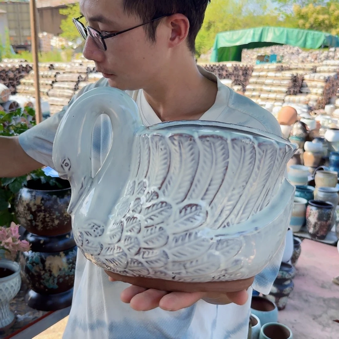 紫砂花盆鹅一个一个白