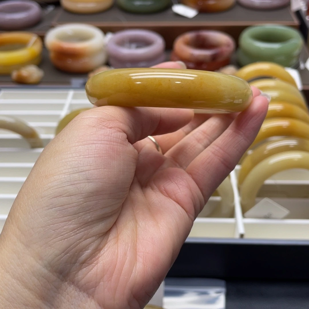 石英质玉手镯未镶嵌幸*草