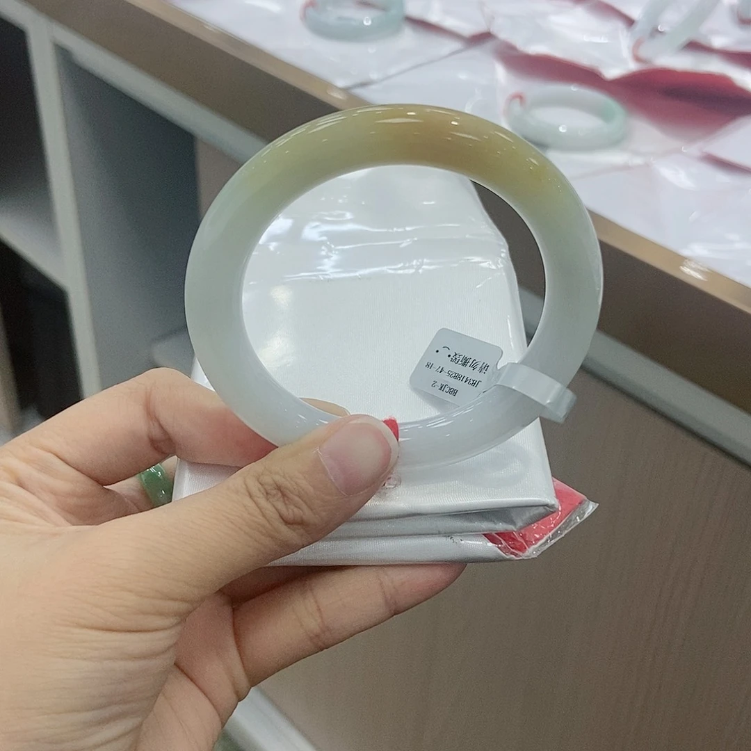 翡翠手镯未镶嵌56圆