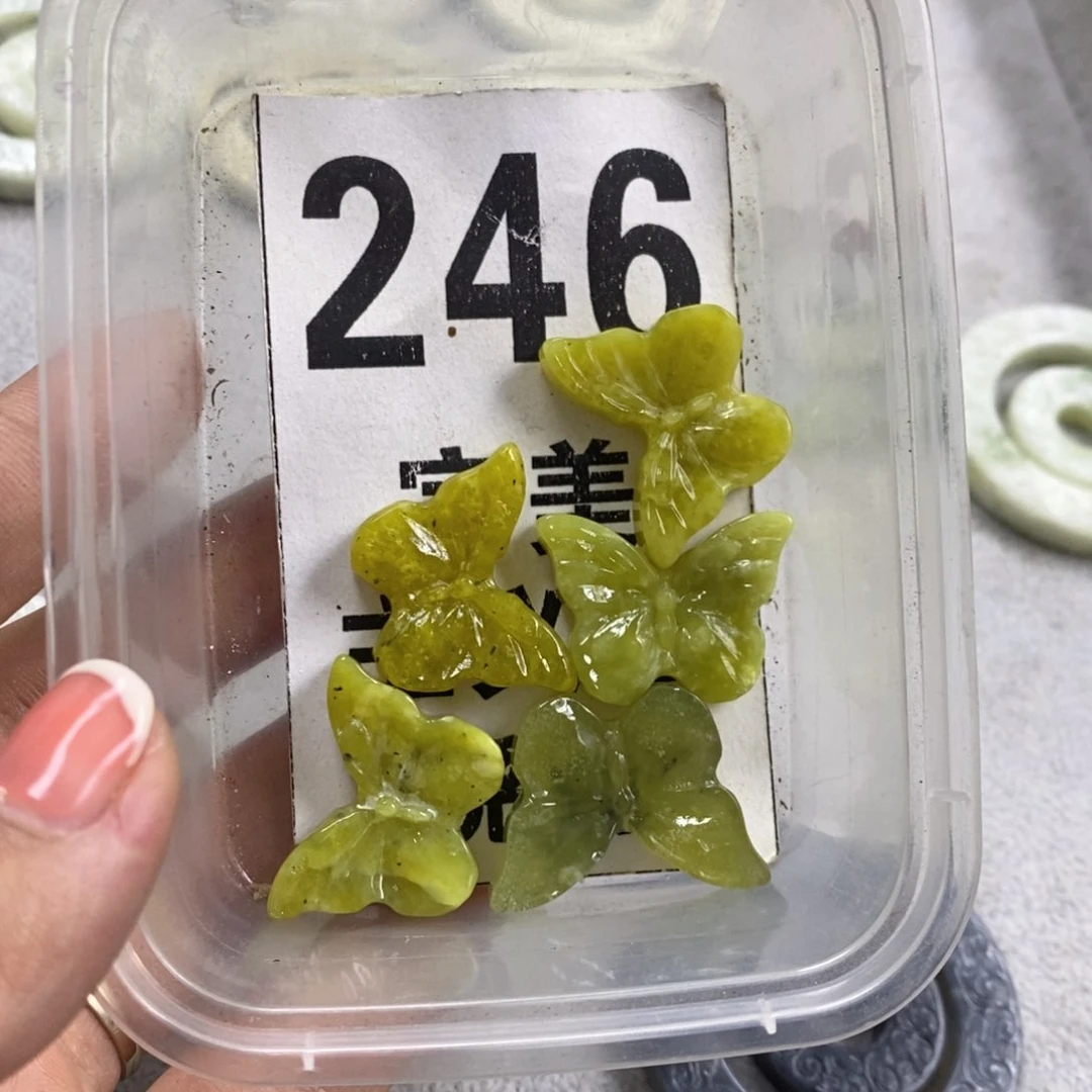 蛇纹石玉未镶嵌挂坠