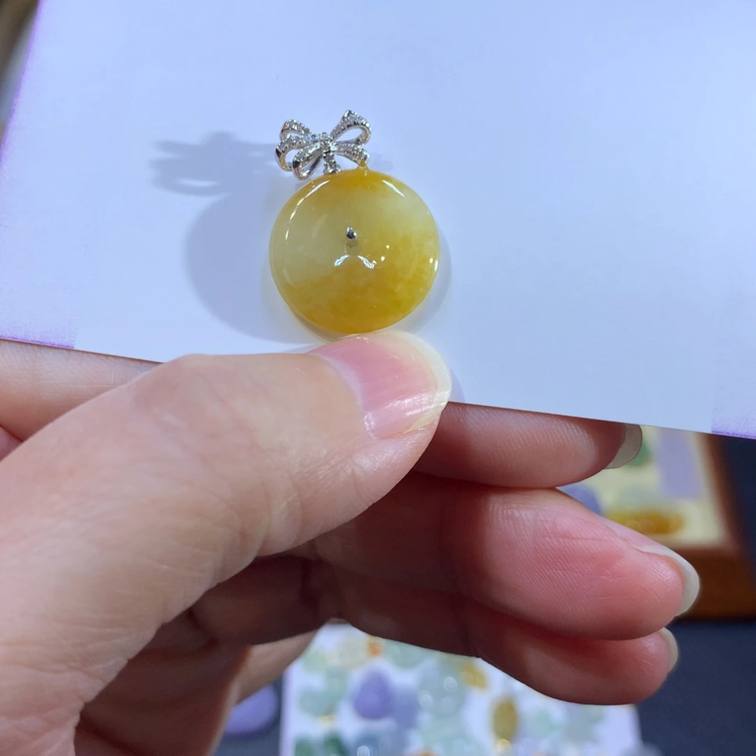 颈饰18K金镶嵌翡翠