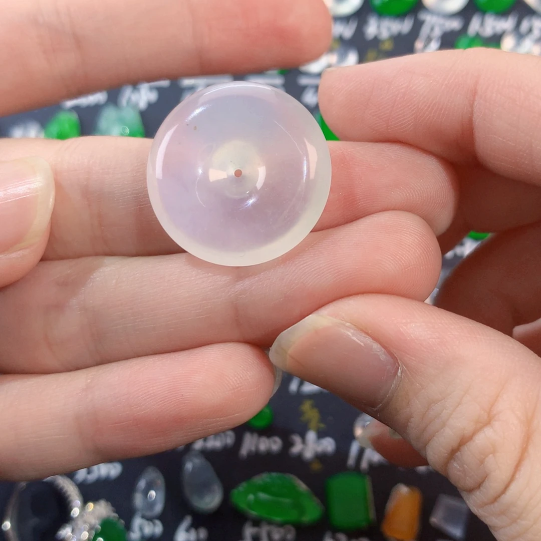 翡翠未镶嵌颈饰平安扣