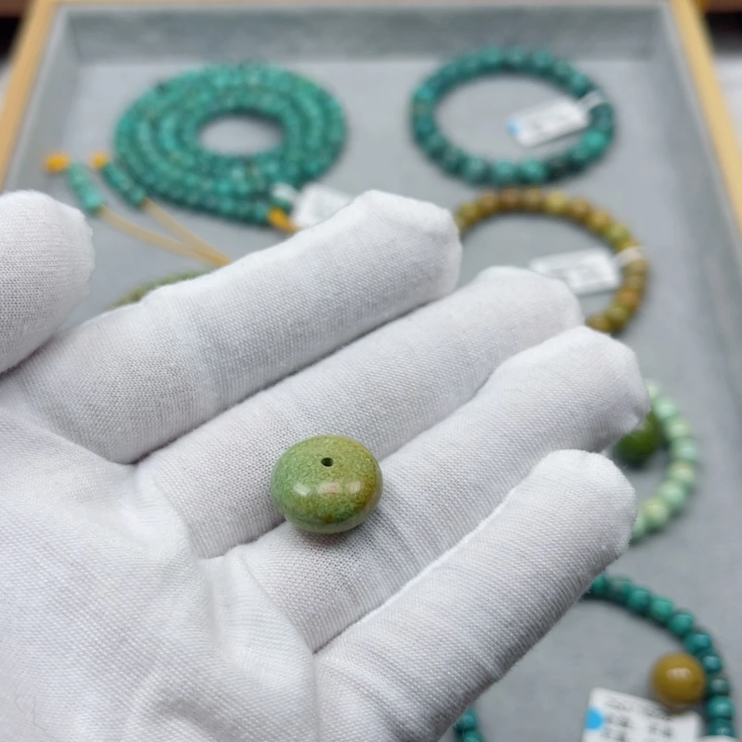 绿松石未镶嵌挂件