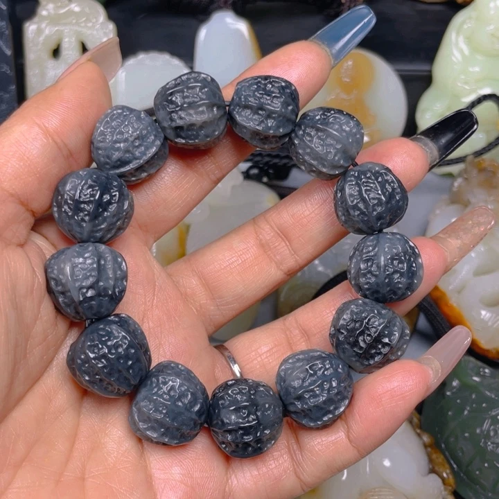 和田玉挂件未镶嵌有*人