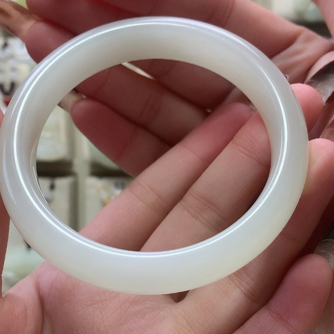 我***懂和田玉未镶嵌颈饰