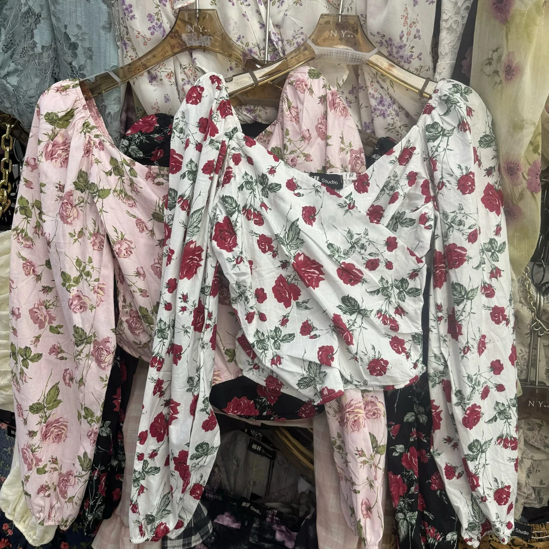 雯雯家 2025春季新款交叉碎花显瘦气质泡泡袖雪纺上衣女