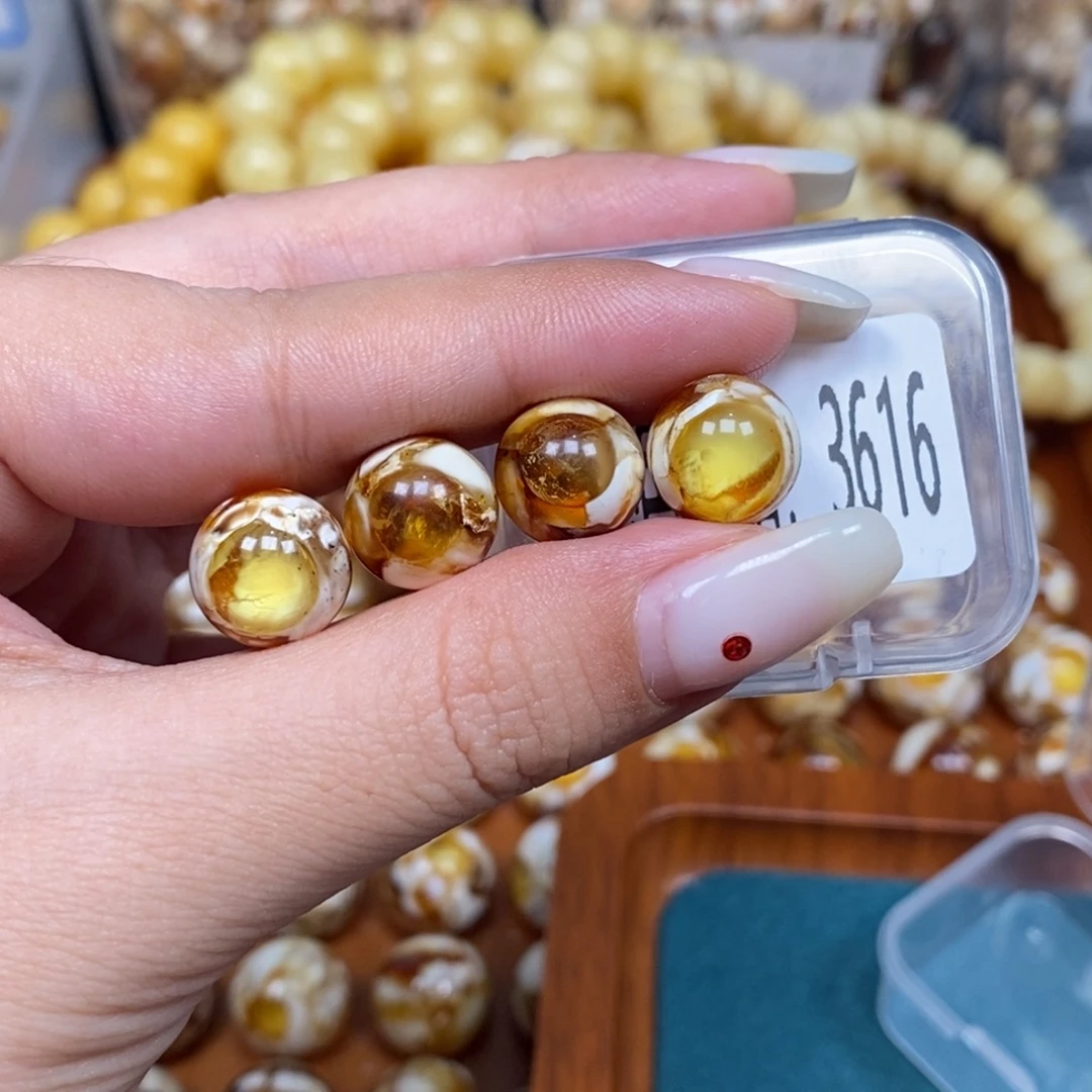 沁色蜜蜡未镶嵌3616