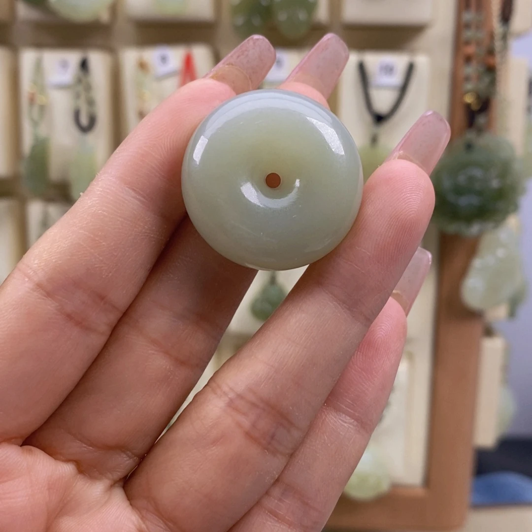 芋***泥颈饰未镶嵌和田玉