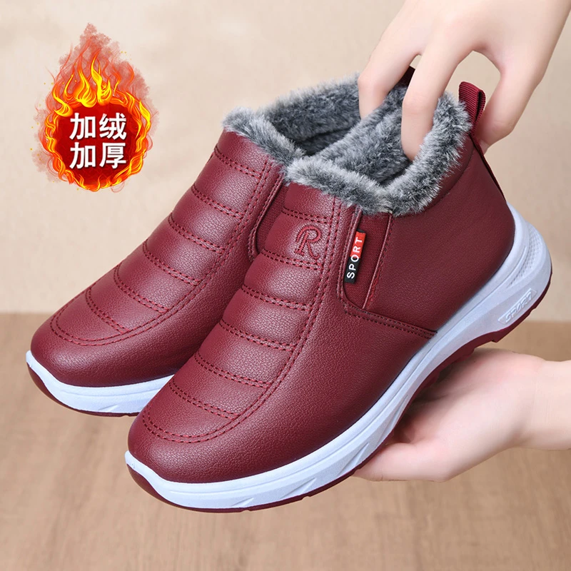 冬季新款皮面防水加绒妈妈软底棉鞋加厚防滑中老年棉靴加绒妈妈鞋