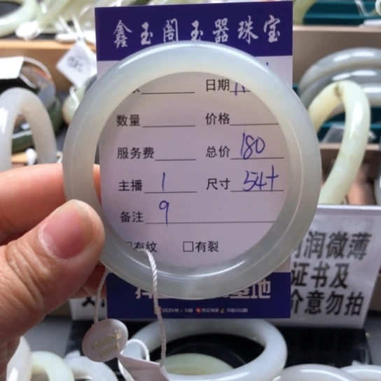 和田玉手镯未镶嵌安**?