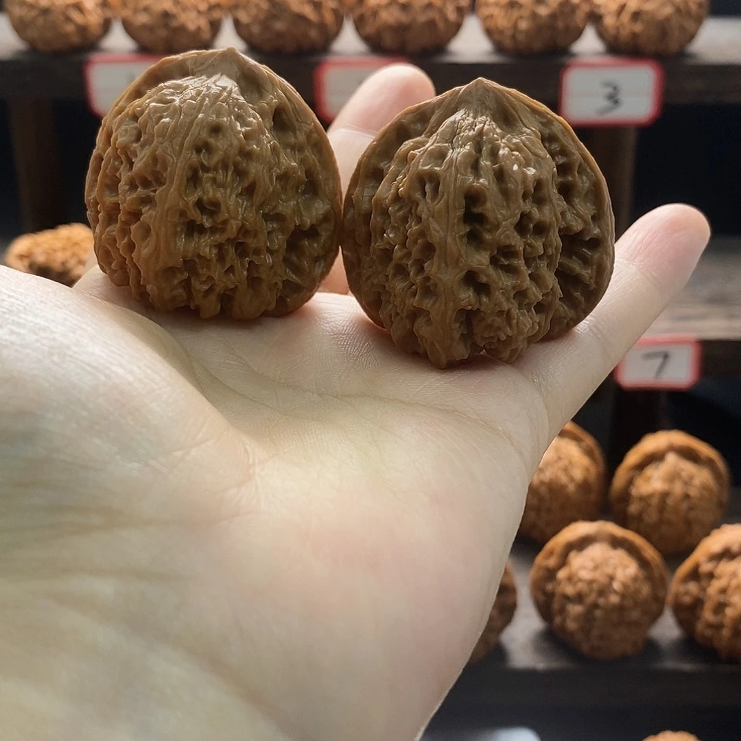 南***️吊坠文玩核桃全品无修三角南疆43尺寸核桃