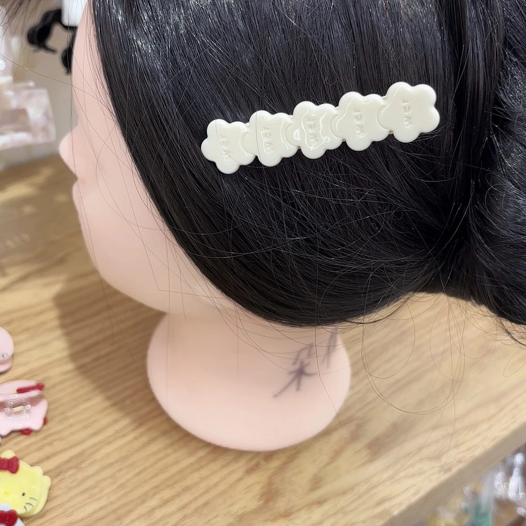 皮质铁合金奶白花朵