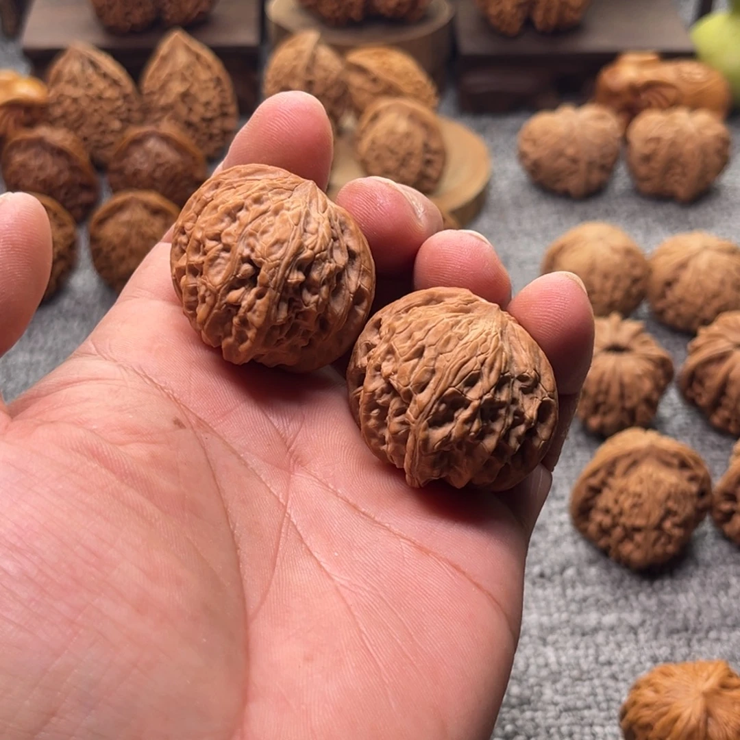 ****J文玩核桃把件磨盘