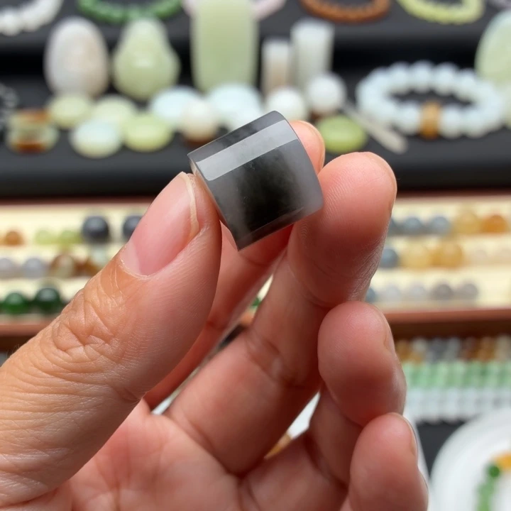 d***x和田玉未镶嵌颈饰