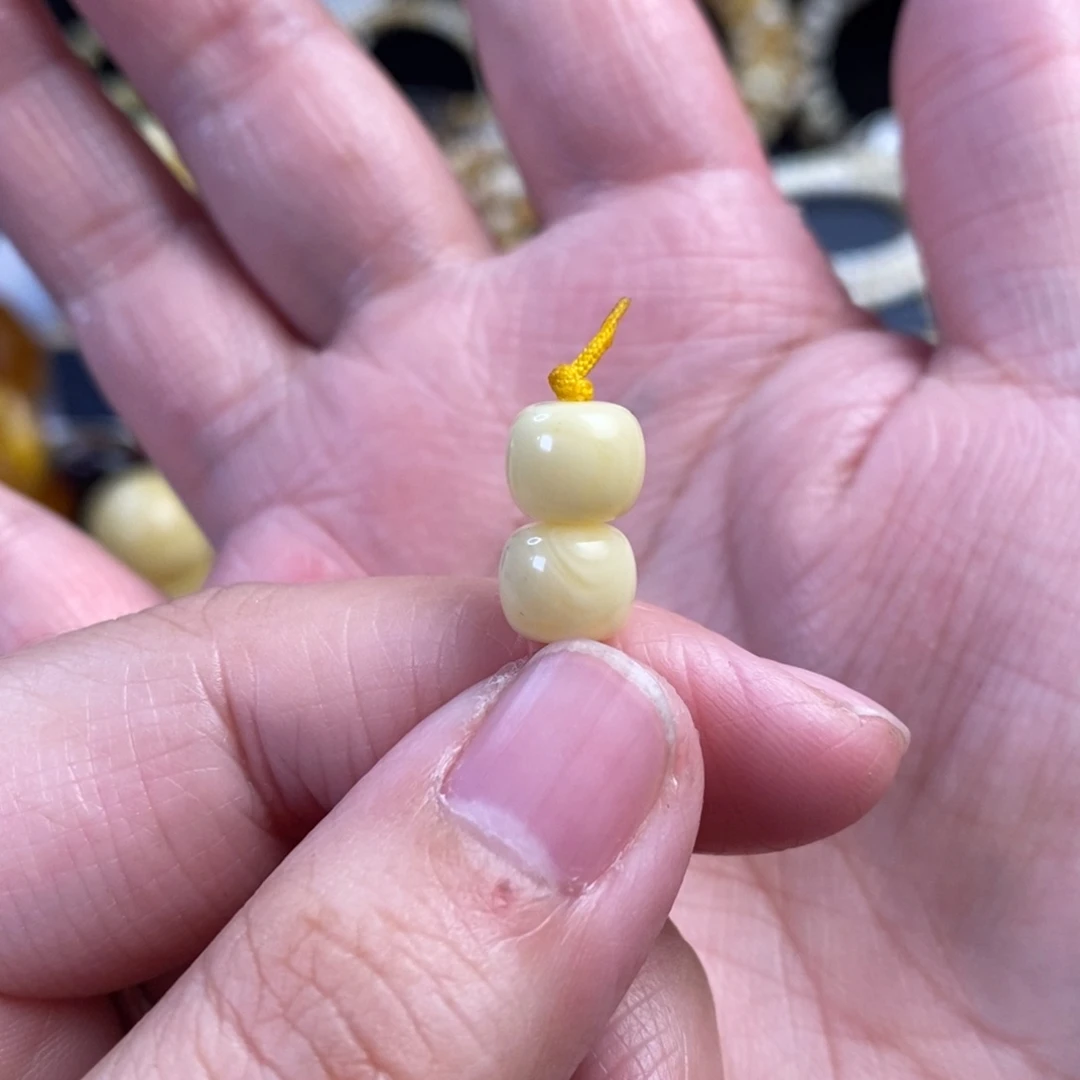 琥珀未镶嵌裸石阿尔卑斯奶白老型对珠8
