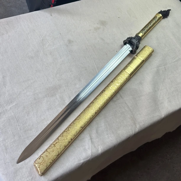 219 龙泉昊天-高猛钢 狼剑实木包皮 未开刃