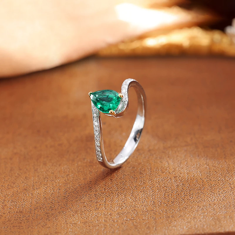 18K白金天然祖母绿戒指镶嵌钻石轻奢简约水滴潘杰希尔