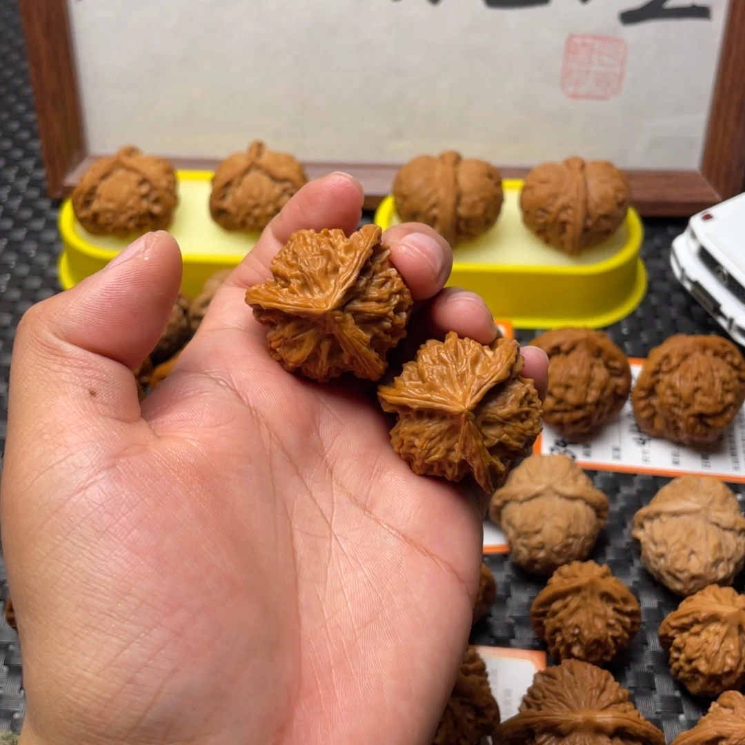 归***丶文玩核桃把件盘山3棱37
