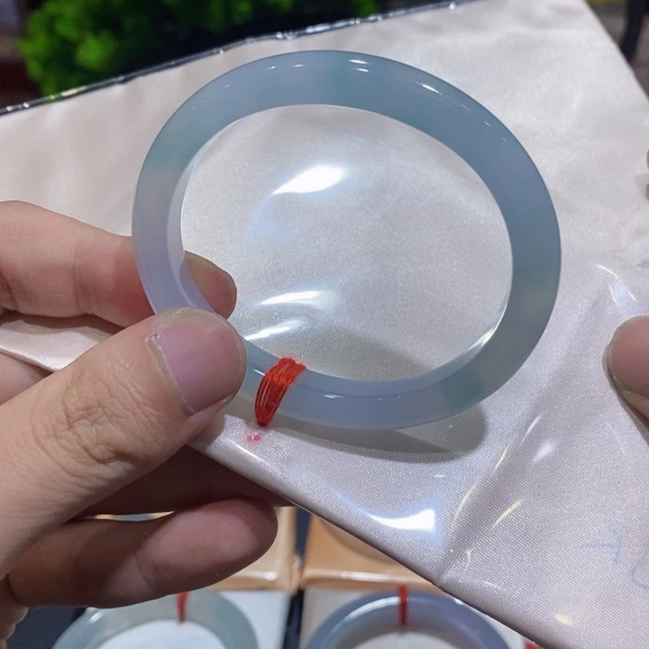 翡翠手镯未镶嵌翡翠手镯