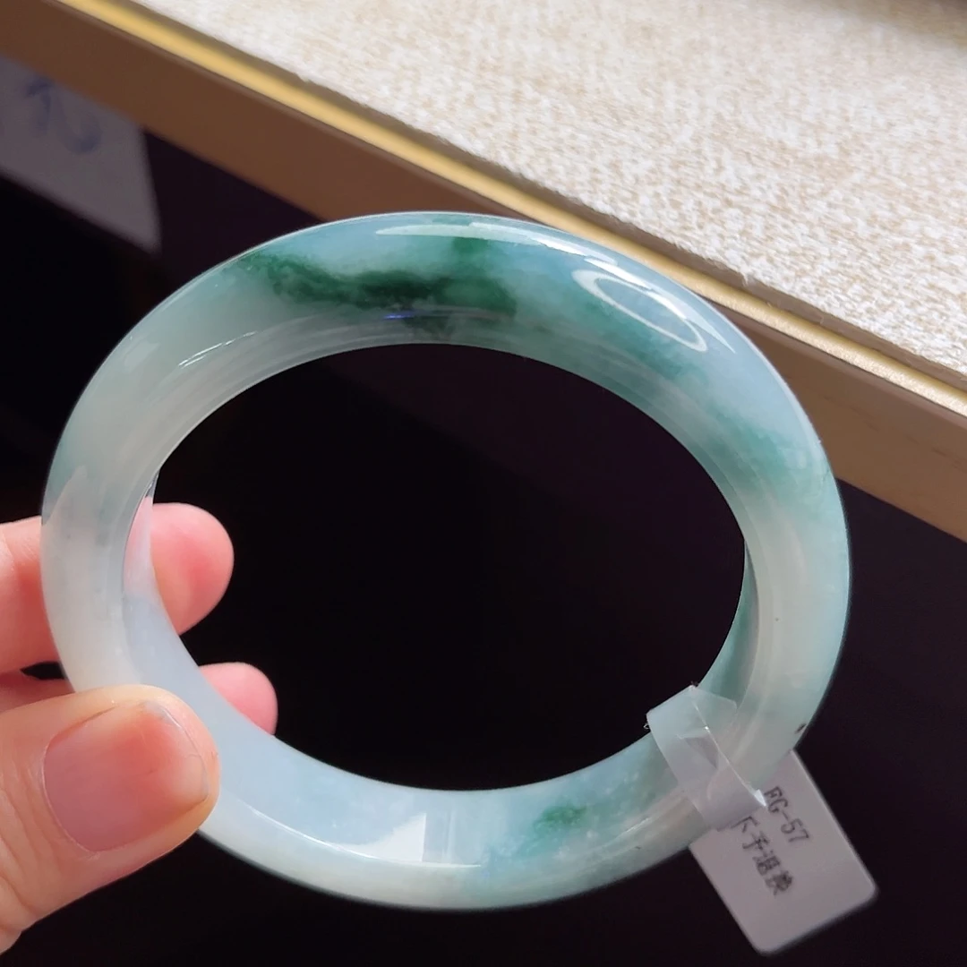 翡翠手镯未镶嵌手镯