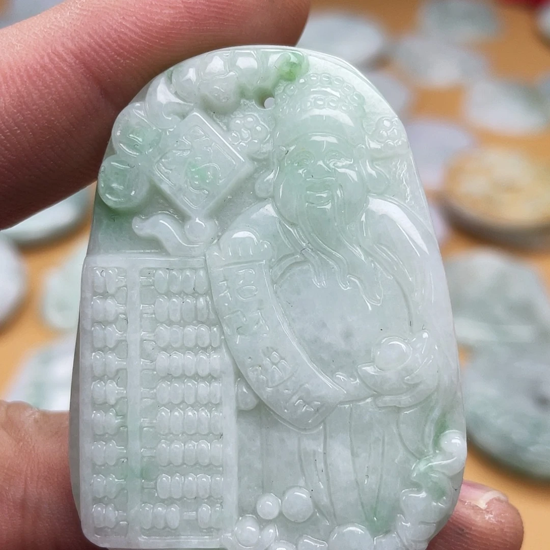 翡翠未镶嵌颈饰财神