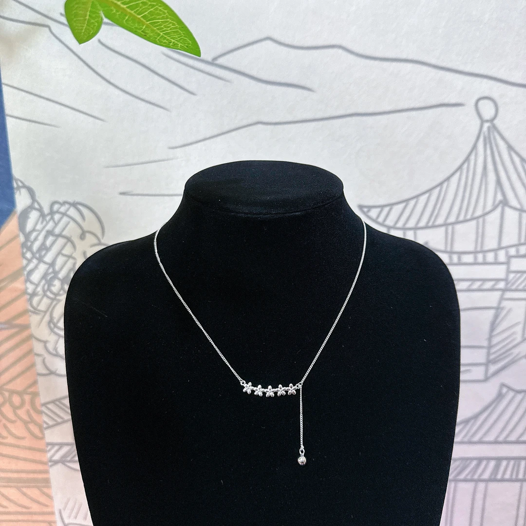 坠链均足银 足银亮面小梅花项链