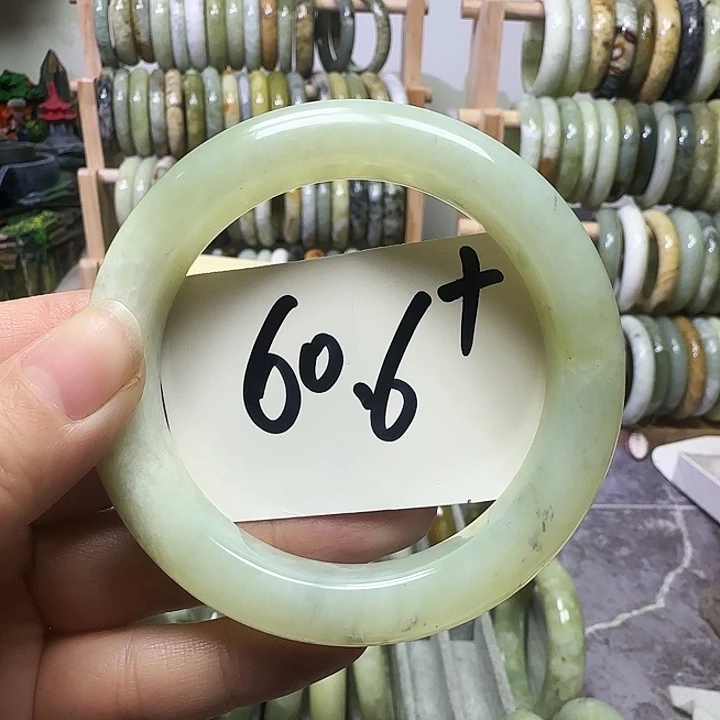 透闪石-蛇纹石玉未镶嵌手镯