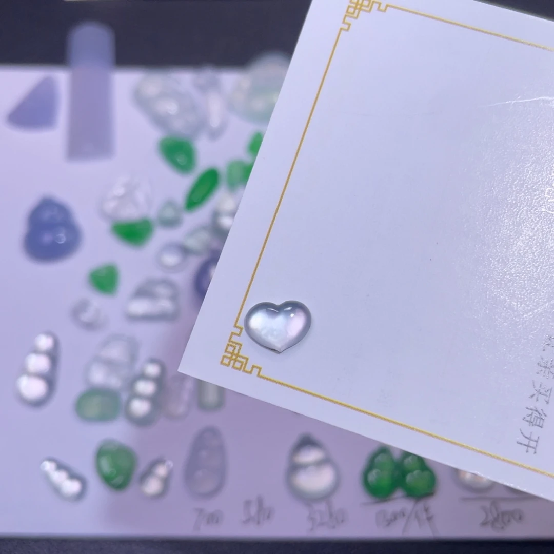 翡翠裸石白冰玻璃种爱心