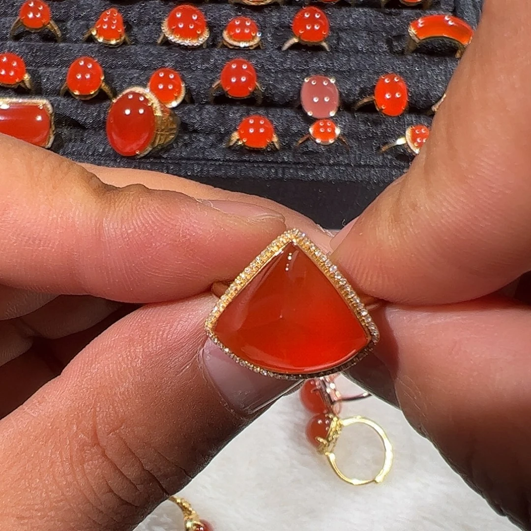 南红玛瑙18K金镶嵌戒指