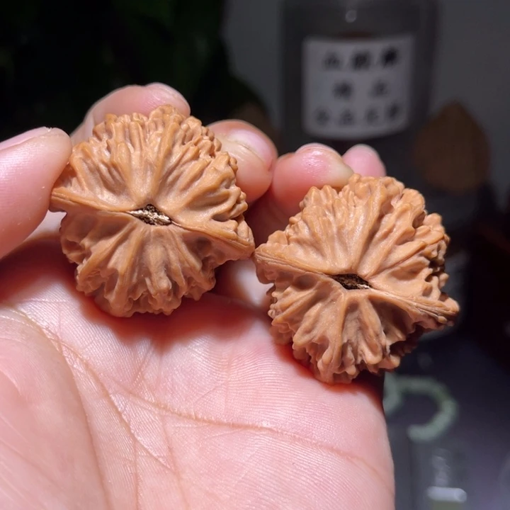 文玩核桃吊坠             37