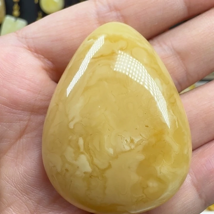 蜜蜡未镶嵌珠宝奇石