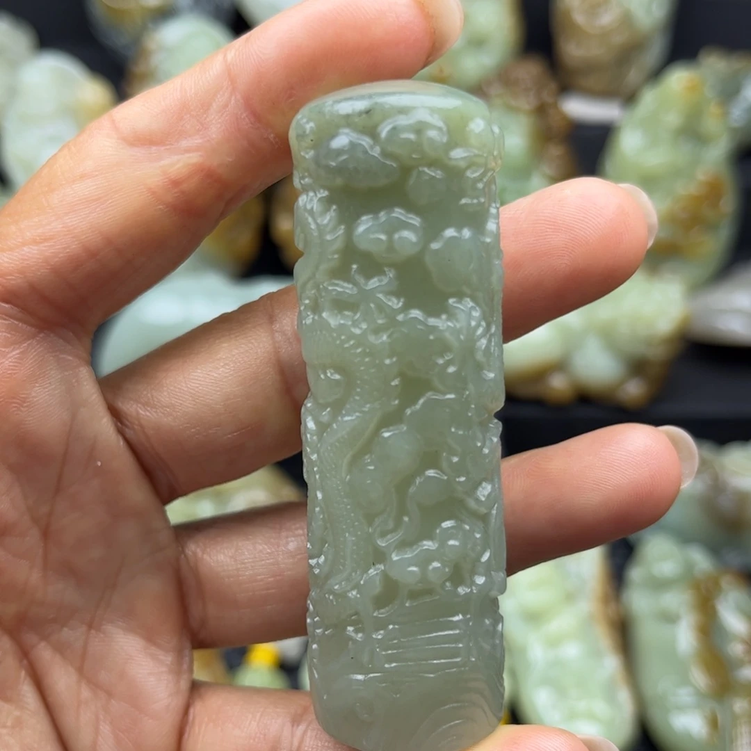 和田玉未镶嵌把件