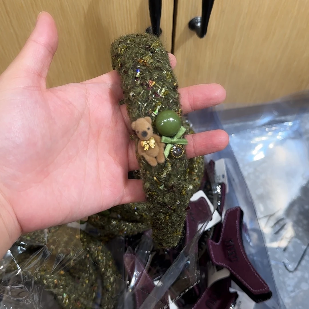 非金属绿色小香风小熊