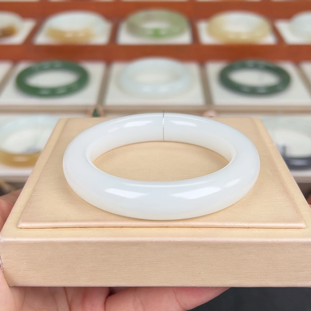 和田玉未镶嵌手镯白镯